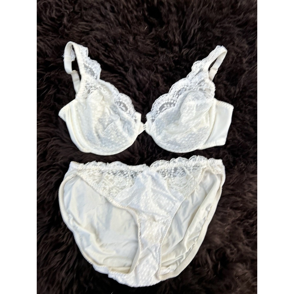 Vintage Valentino Collectible Lingerie Set 34c. Lace Ivory Matching Set USA 80s